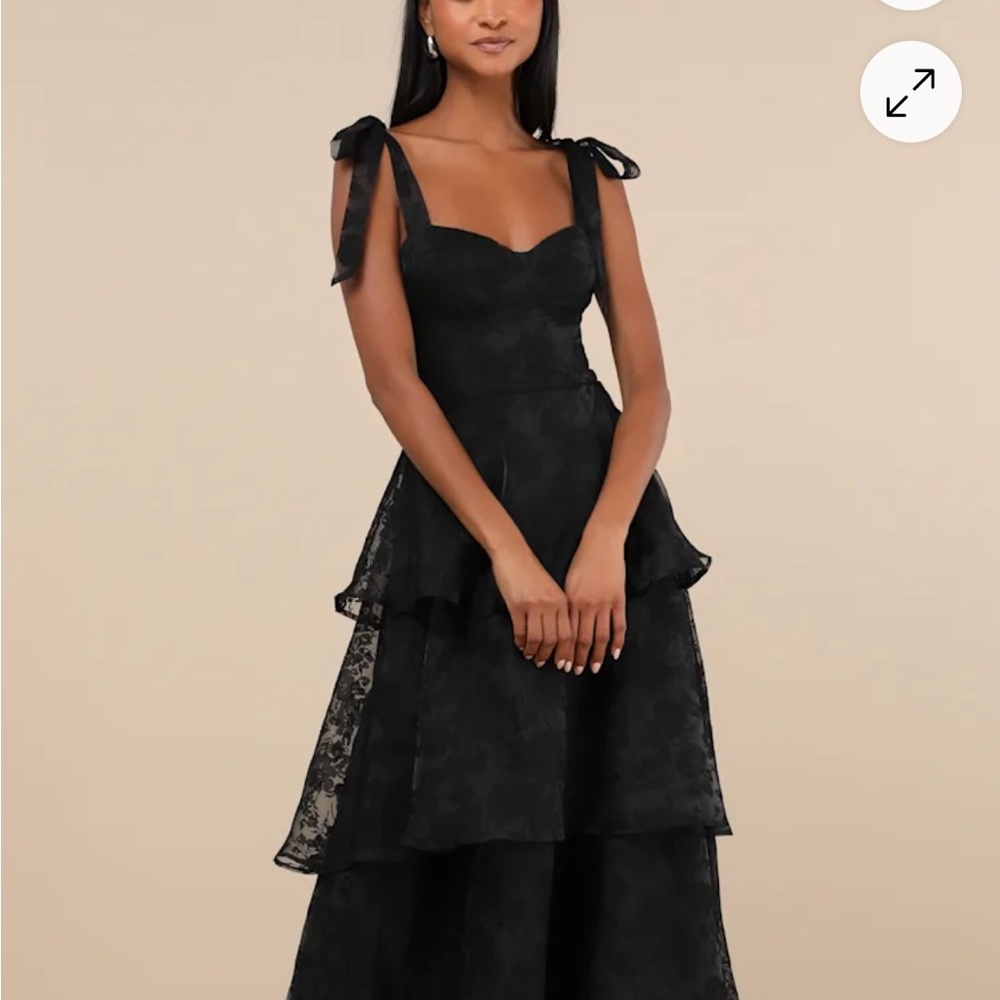 Elegant Black Tiered Lace Dress